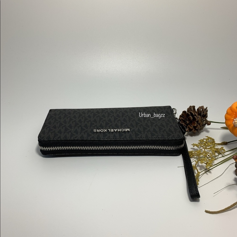 Michael Kors JST Large Zip Wallet - Picture 4 of 7